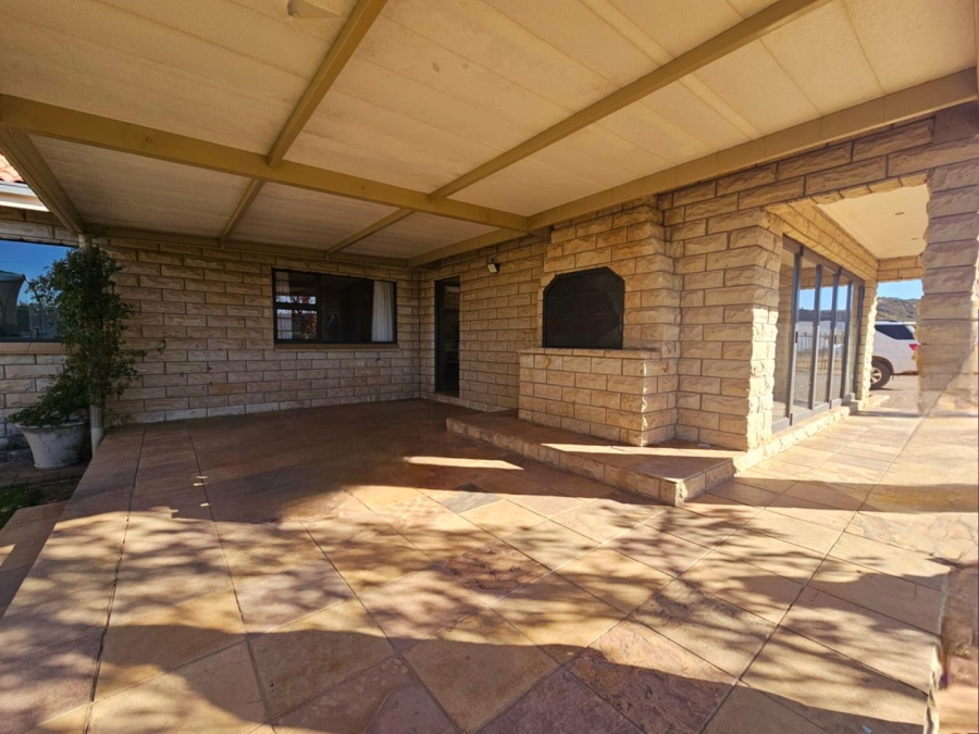 4 Bedroom Property for Sale in Ladybrand Free State